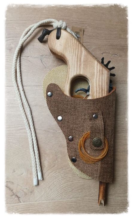 Pistolet lance élastiques et son étui La boutique des p tits Malins