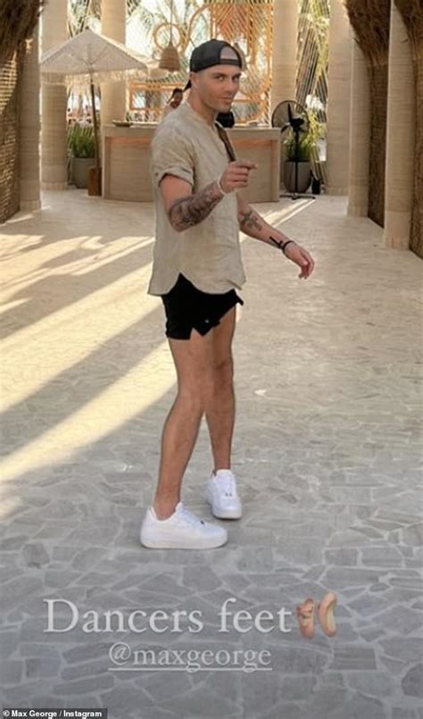 Maisie Smith Displays Her Washboard Abs In A Printed Bikini In Dubai Hot Lifestyle News