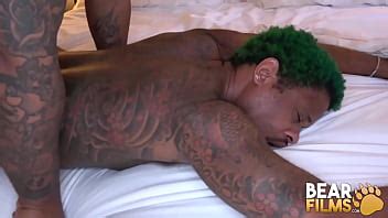 Black Bear Barebacks Tattooed Bottom Gay XNXX