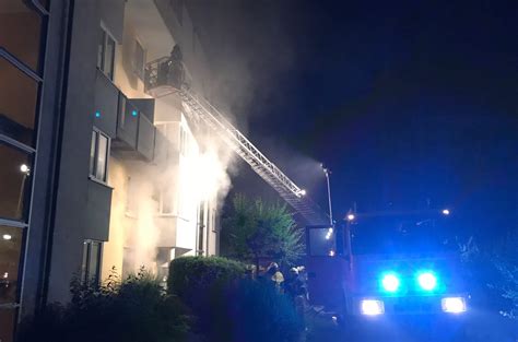 Hof Kellerbrand In Mehrfamilienhaus Update Verletzte Und Hoher