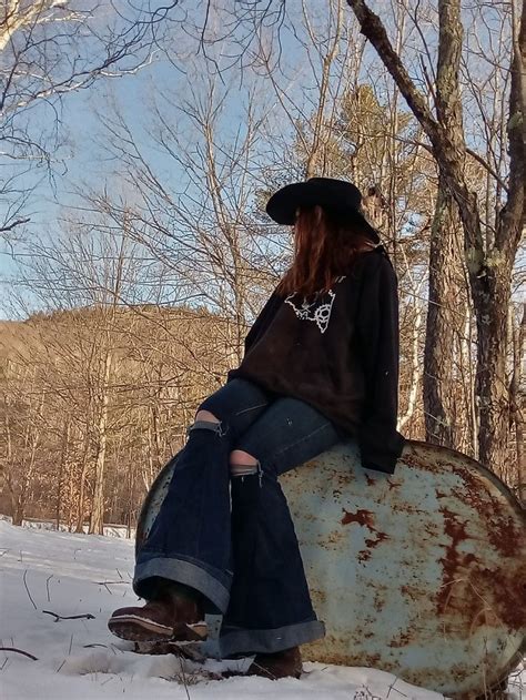 Bell bottoms⚡️ | Photoshoot poses, Outfits, Bell bottoms