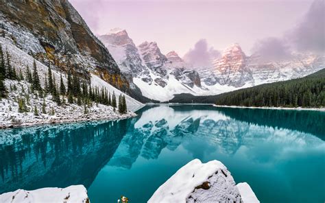 winter moraine lake banff park alberta canada  avance