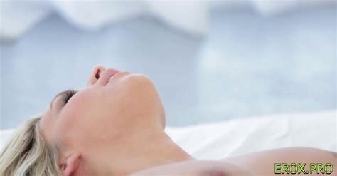 Naughty Busty Blonde Girlie Kennedy Leigh Gets Rough Plowing