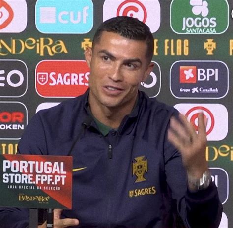 Esmaa Wahadi adlı kullanıcının Cristiano ronaldo panosundaki Pin