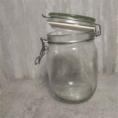 Банка с бюгельным замком в дар (Москва). Дарудар