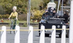 Maisie Williams Sexy Rides Bike During Filming Of Sex Pistols Tv Series Aznude