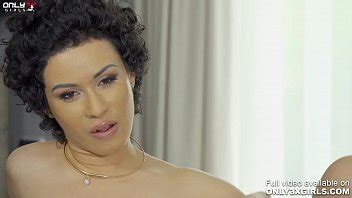 Only X Girls Te Trae Foxy Stacy Bloom Se Corre Con Su Consolador Y Su Vibrador Xvideos