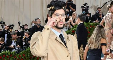 Bad Bunny Filtran Fotos De Escena Gay En Serie Cassandro