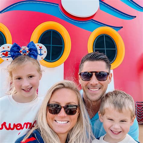 Why should you stay on property at Disney World? ⚡️Lightning Lanes⚡️ On