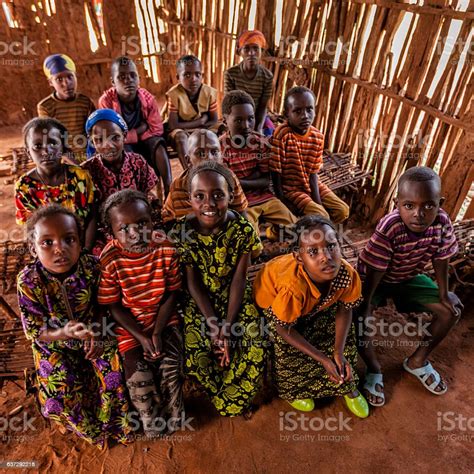 Criancas Africanas - Foto de Crianças Africanas Dentro Da Sala De Aula Sul Da Etiópia África ...