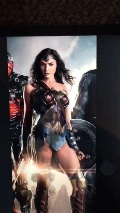Gal Gadot Wonder Woman Cum Tribute Gay Man Porn XHamster
