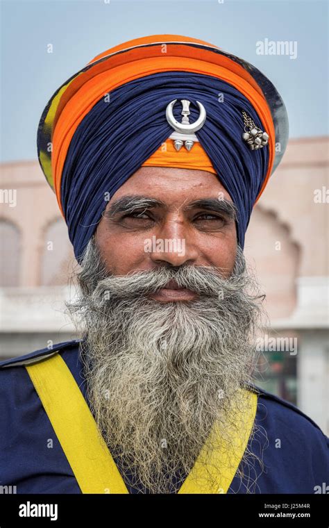 Man Sikh Hi Res Stock Photography And Images Alamy