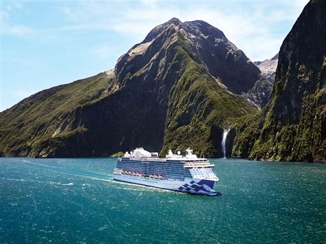 Cruises with Assistant Guide and Optional Excursions