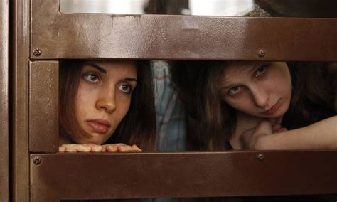 Integrantes do Pussy Riot são julgadas em Moscou Jornal O Globo