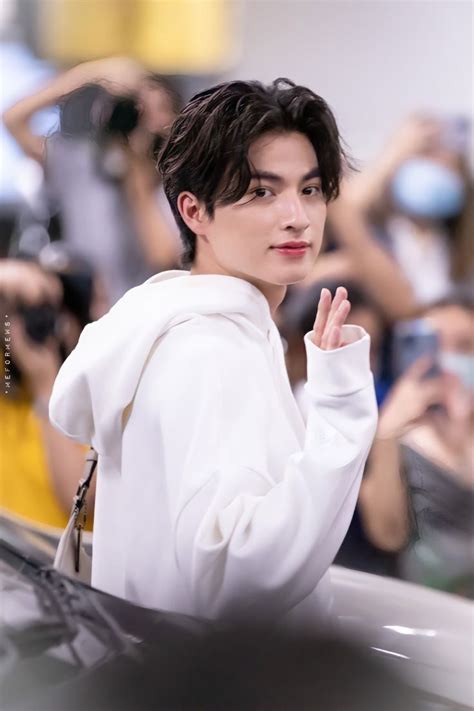 Pin By Warm Bear On Gulf Kanawut Actors Cute Gay Couples Asian Actors