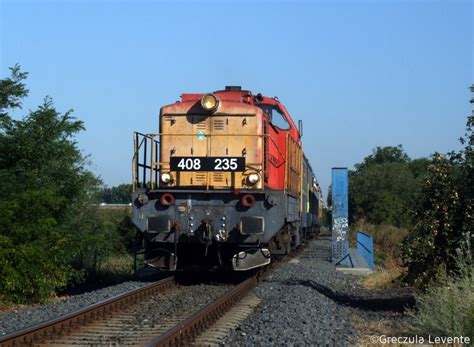 Die 408 235 (ex M40 235) fährt mit einem Schnellzug von Győr nach ...