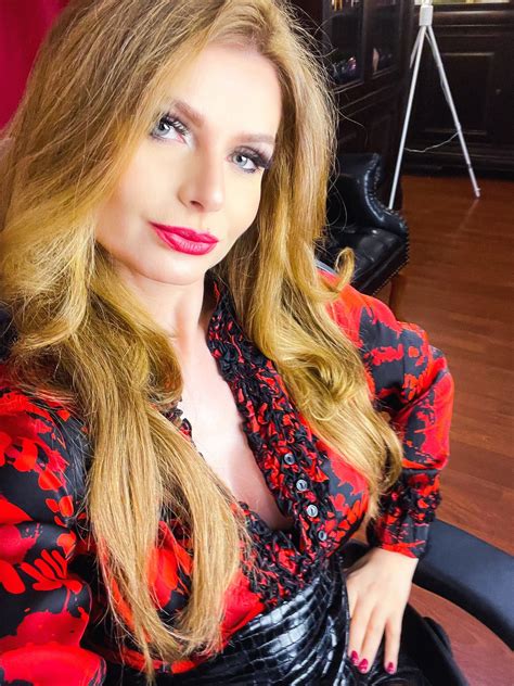 Goddess Anna on Twitter: "Shades of red 💄🍂👠 last night #stockings #