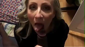 Milf Rubia Chupa Una Gran Polla Negra Y Se Pone Facial Y Se Corre De Rodillas Xvideos
