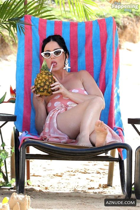 Katy Perry Sexy Shows Off Her Hot Legs During The Filming Of American Idol At Aulani Resort In