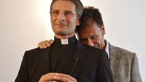 El cura gay que echó el Vaticano al ataque Evangelizadoras de los apóstoles