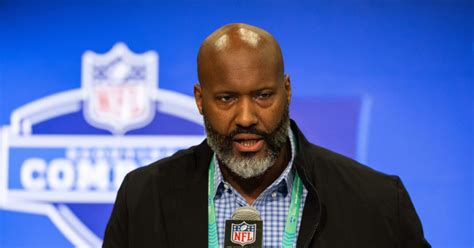 Detroit Lions Brad Holmes Accepts Best Nfl Draft Award Sports