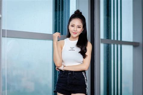 Hot girl World Cup Trâm Anh sexy bên Cù Trọng Xoay sau ồn ào yêu Pew Pew