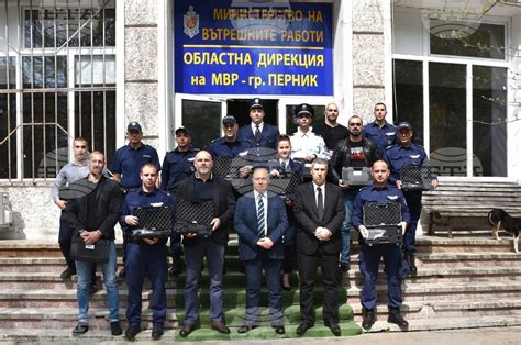 Петнадесет служители на ОД на МВР Перник получиха нови пистолети - Утро