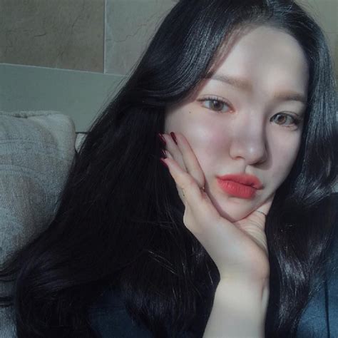 Đã xinh sẵn nhưng các hot girl mạng xã hội còn áp dụng 5 tuyệt chiêu makeup này nên nhan sắc