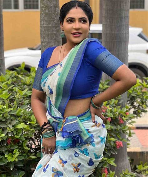 Reshma Pasupuleti Looks Hot And Gorgeous In Saree Glamsundari In