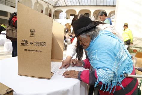 Personas De Edad Avanzada Y Con Discapacidad Ejercen Su Derecho Al Voto