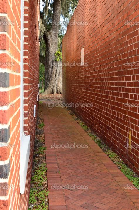Brick Alleyway — Stock Photo © Debuskphoto 18276141
