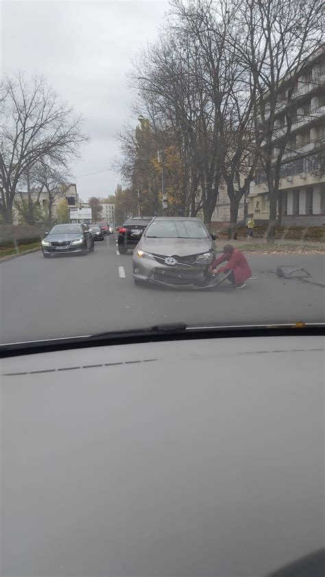 Accident In Capitala Doua Automobile Avariate Dupa Ce S Au Lovit