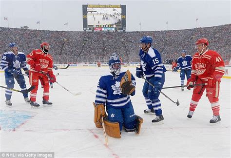 Toronto Maple Leafs Win 2014 Winter Classic As Over 100 000 Ice Hockey Fans Wrap Up Warm For