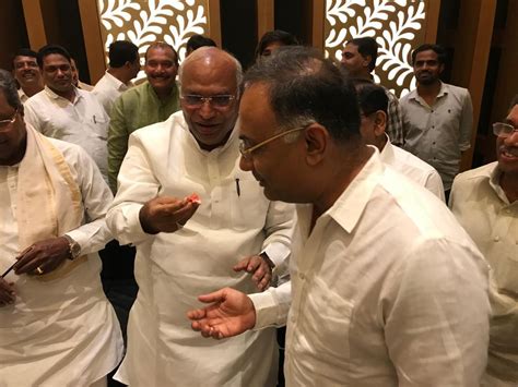 Congress Karnataka Congress Leaders Celebrated Senior Party Leader