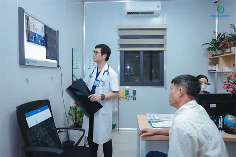 Hot tiktoker Minh Bí Thư xóm đi khám tại BVĐK Phương Đông