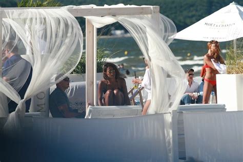 Aleksandra Szwed w bikini w towarzystwie tajemniczego przystojniaka Tak spędza wakacje