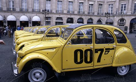 2cv Promoting The James Bond Film Parked On Place Vendôme
