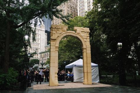 3D Printed Replica of Syrian Arch Destroyed by ISIS Erected in New York City | ArchDaily