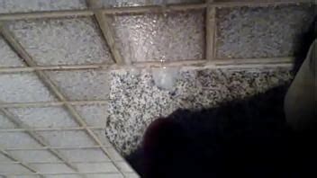 Nuevo pajeándose en el baño de la escuela XVIDEOS