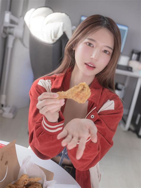 Yeha 예하 PURE MEDIA Vol Expensive and Delicious Naked Hen Set Everia club