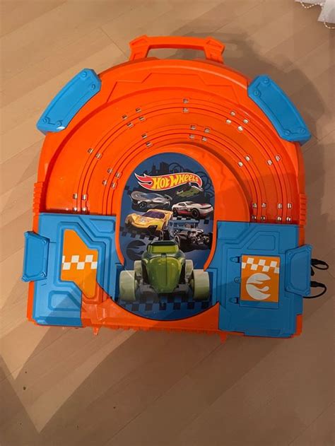 Hot Wheels Bahn Set tragbar Rennspass pur Gebraucht in Ehrendingen für CHF 5 nur Abholung