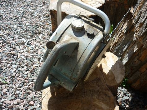 VINTAGE CHAINSAW COLLECTION: REMINGTON SILVER LOGMASTER.