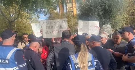 Deputetët në Kuvend minatorët në protestë Statusi ynë premtim