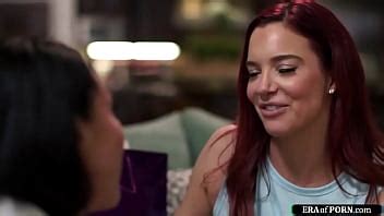 EraOfPorn Milf Latina Se Folla A Su Esposa Con Un Juguete Con