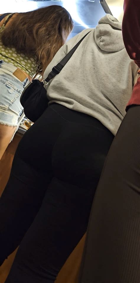 Latina Ass In Black Leggins Oc Spandex Leggings Yoga Pants Forum
