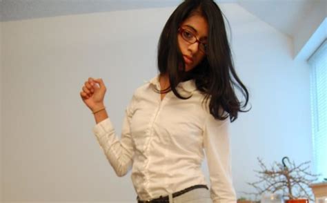 Hot Nri Girl Showing Her Nude Body Photos