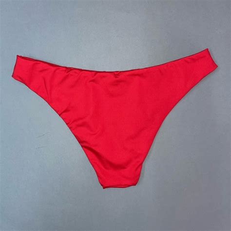 BIKINI STRAPLESS ROJO RUBI CLASICO Bikinis y Ropas de Baño
