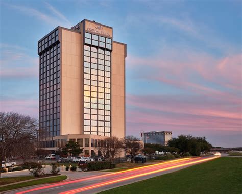 Crowne Plaza Dallas Market Center in Dallas, TX | Expedia