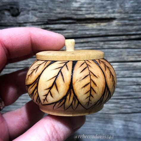 discover beautiful pyrography art ideas
