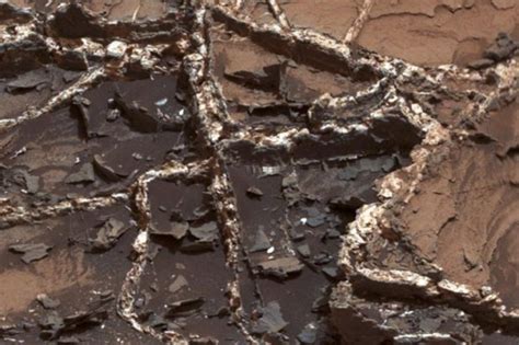 Curiositys 10 Best Images Of Mars In 2015 Science Wire Earthsky